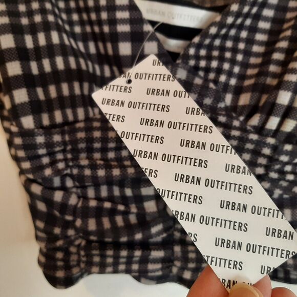 NWT S Urban Outfitters B&W Gingham Plaid Cami Crop Top w/ Ruching Small Sm black - Picture 9 of 9